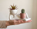 Der Entspannte | liegende Blumentopf mit Becher